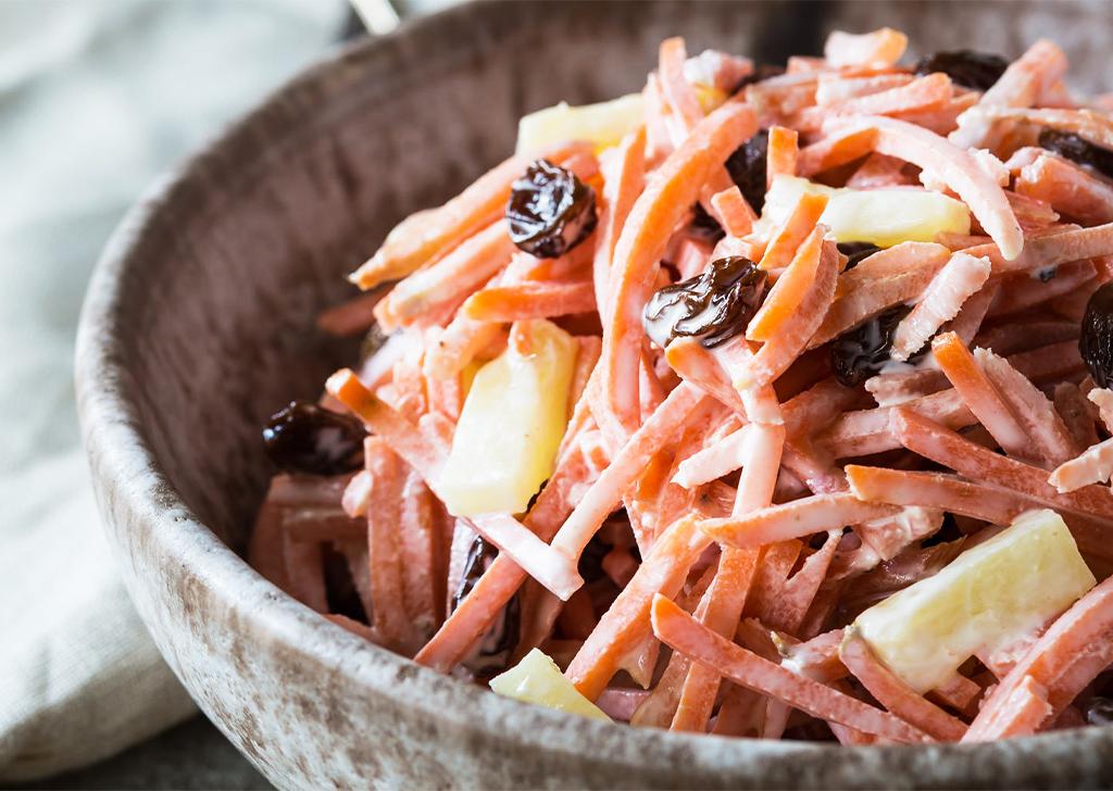 Морковный салат с редькой и ананасом — лёгкий рецепт