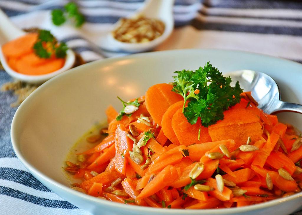 Восточный салат из моркови