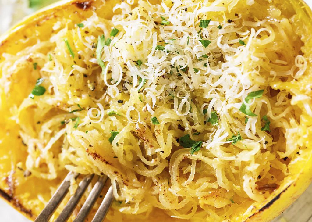 Спагетти-сквош с пармезаном — здоровая альтернатива макаронам