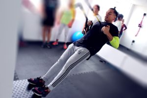 30 лучших упражнений без тренажёров - горизонтальные подтягивания