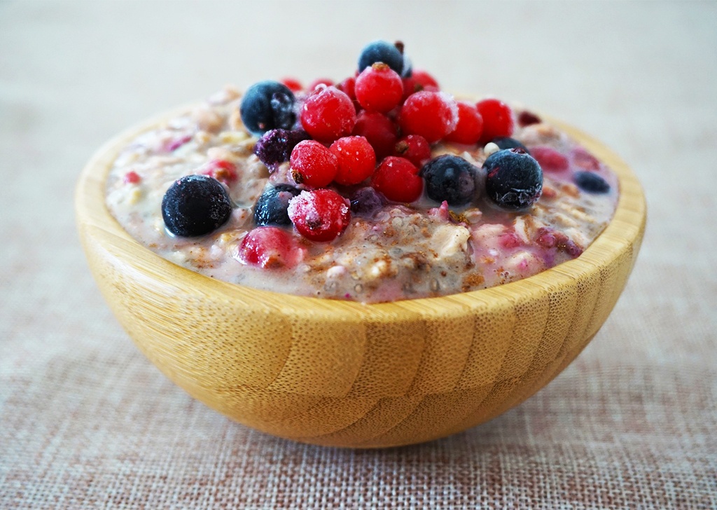 Лен и овсянка с ягодами: Рецепт полезного завтрака для сердца